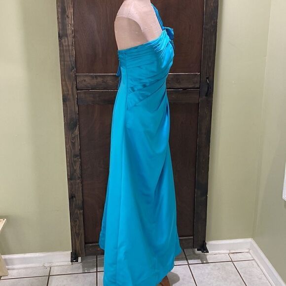 Davids Bridal Gown. Teal in color. In perfect condition. NWT. Women’s 8. - Picture 3 of 16